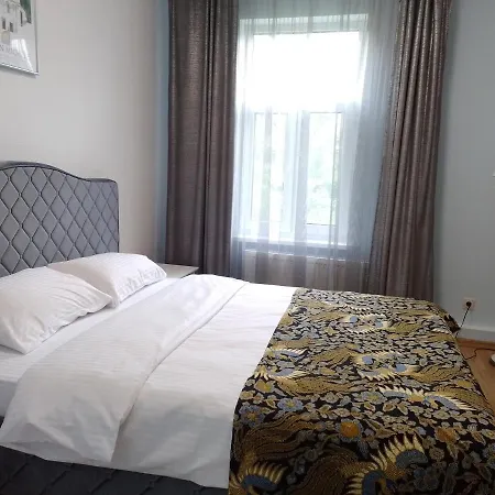 House, Garden & Sauna. Free Parking. Train Stop-200 M. Sea-1 Km. Apartment