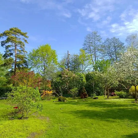 Apartment House, Garden & Sauna. Free Parking. Train Stop-200 M. Sea-1 Km. *