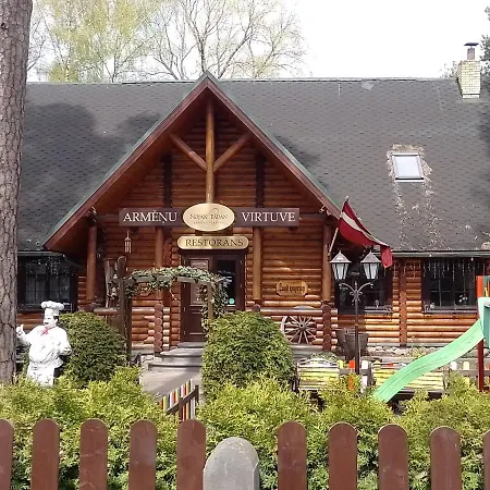 Apartment House, Garden & Sauna. Free Parking. Train Stop-200 M. Sea-1 Km. Jurmala