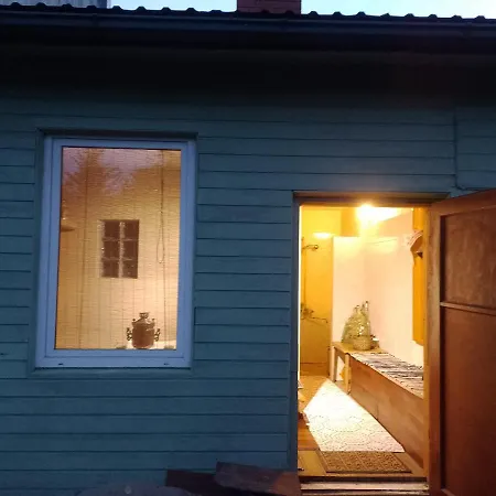 House, Garden & Sauna. Free Parking. Train Stop-200 M. Sea-1 Km.