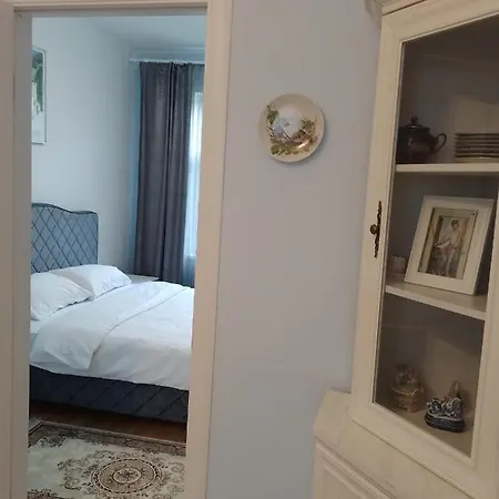 House, Garden & Sauna. Free Parking. Train Stop-200 M. Sea-1 Km. * Jurmala
