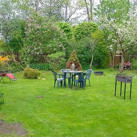House, Garden & Sauna. Free Parking. Train Stop-200 M. Sea-1 Km. *