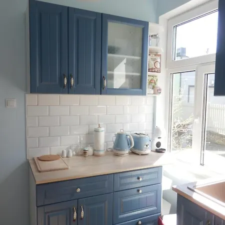 House, Garden & Sauna. Free Parking. Train Stop-200 M. Sea-1 Km. Apartment *