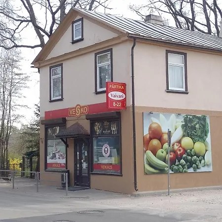 House, Garden & Sauna. Free Parking. Train Stop-200 M. Sea-1 Km. Apartment Jurmala