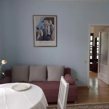 Apartment House, Garden & Sauna. Free Parking. Train Stop-200 M. Sea-1 Km. Jurmala