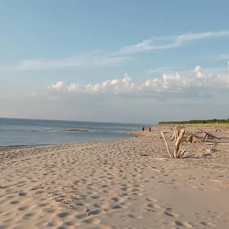 House, Garden & Sauna. Free Parking. Train Stop-200 M. Sea-1 Km. Apartment Jurmala