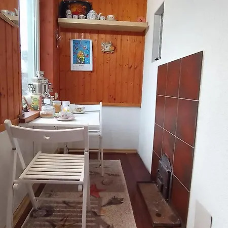 Apartment House, Garden & Sauna. Free Parking. Train Stop-200 M. Sea-1 Km. Jurmala