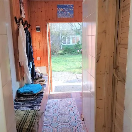 Apartment House, Garden & Sauna. Free Parking. Train Stop-200 M. Sea-1 Km.