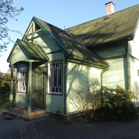 House, Garden & Sauna. Free Parking. Train Stop-200 M. Sea-1 Km. * Jurmala
