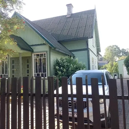 Apartment House, Garden & Sauna. Free Parking. Train Stop-200 M. Sea-1 Km. Jurmala
