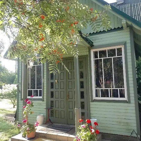 House, Garden & Sauna. Free Parking. Train Stop-200 M. Sea-1 Km. Jurmala