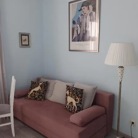 House, Garden & Sauna. Free Parking. Train Stop-200 M. Sea-1 Km. Apartment