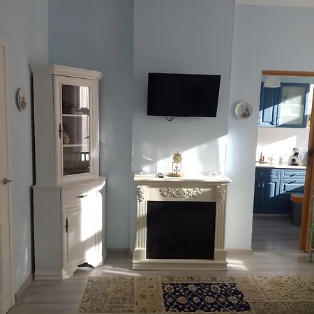 House, Garden & Sauna. Free Parking. Train Stop-200 M. Sea-1 Km. Apartment Jurmala